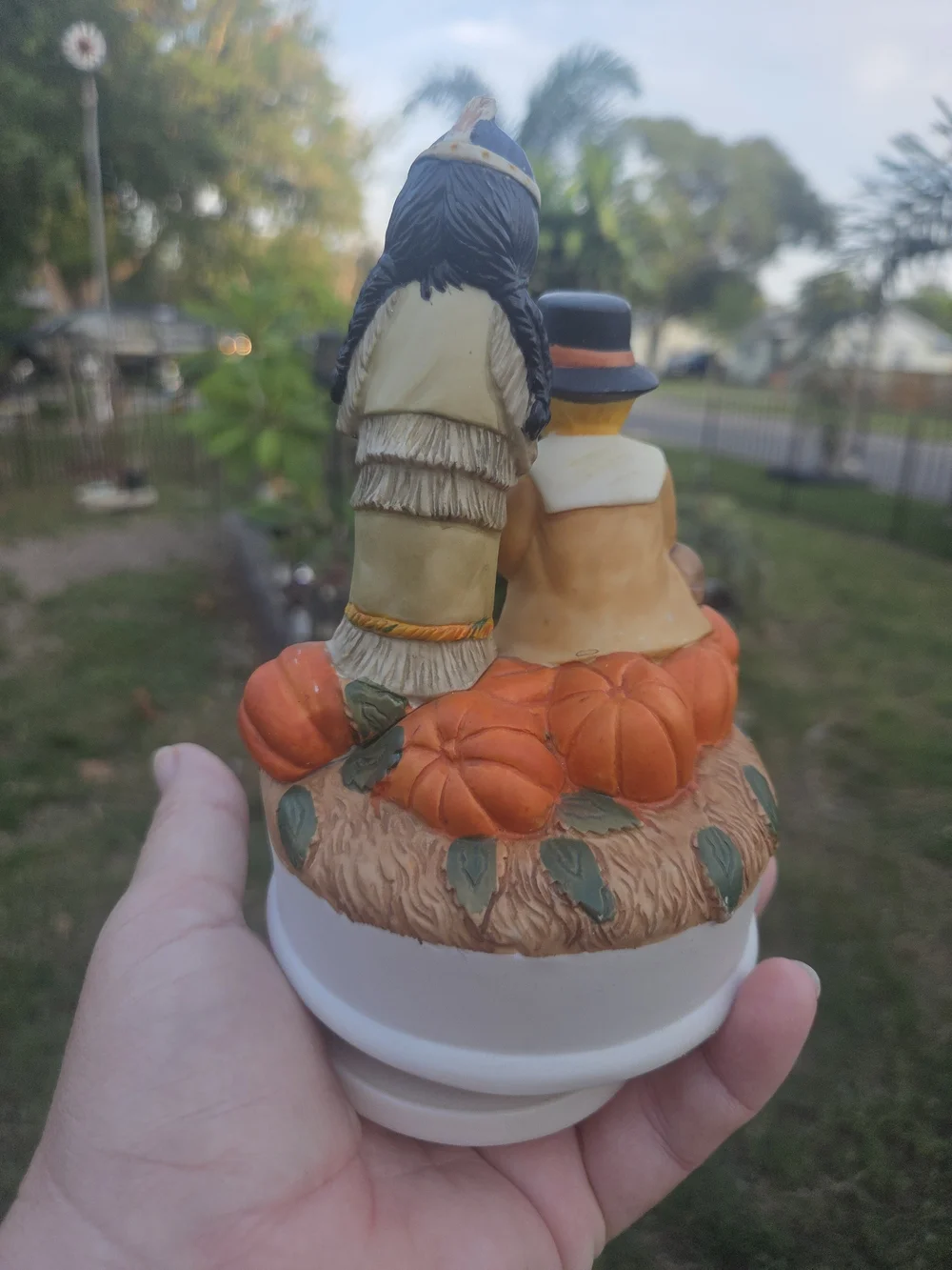 VTG House of Lloyd 1989 Thanksgiving Pilgrim Pumpkin Music Box Figurine Works